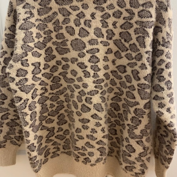 Leopard Sweater - Picture 2 of 2